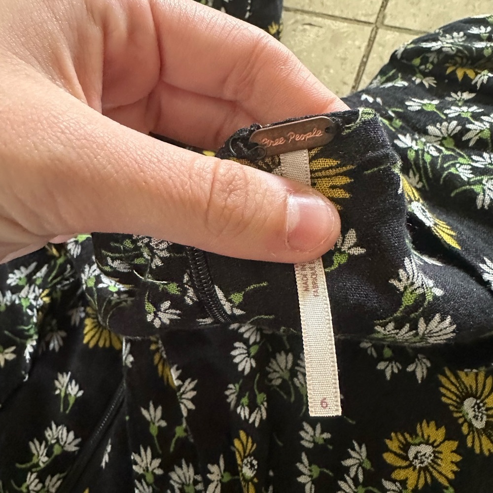 FREE PEOPLE Dress Playsuit Size 6 / S Floral Bow Cut Out Short Sleeve V-Neck - Picture 10 of 10